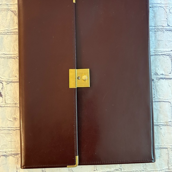 VINTAGE HAZEL MADE IN USA LOCKABLE BURGUNDY NON LEATHER ORGANIZER/NO KEY - Picture 3 of 9